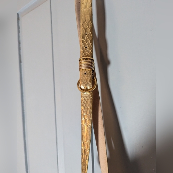 Gold Lined Leather Textured Belt 44", gold tone buckle vintage - Picture 5 of 6